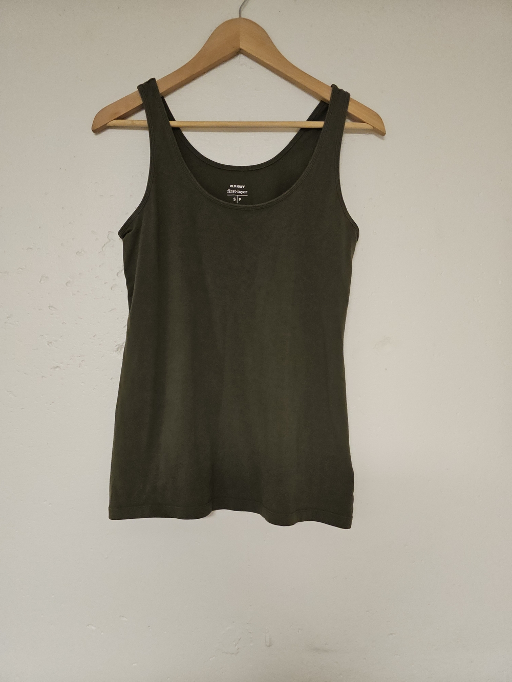 Old Navy First Layer Olive Green Scoop Neck Women's Tank